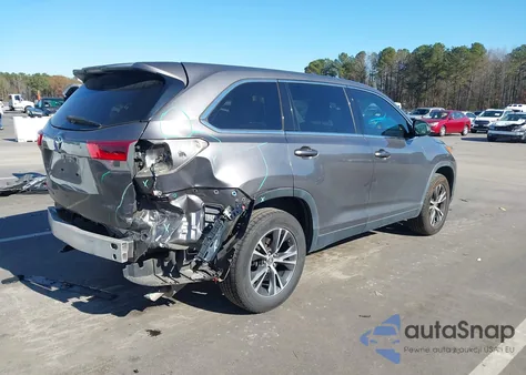 2019 Toyota Highlander Le z USA, uszkodzony, nr VIN 5TDZZRFH5KS333762